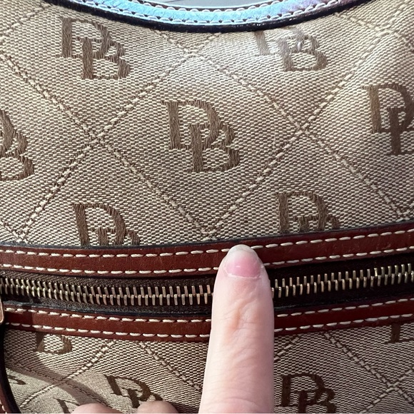 Dooney & Bourke shoulder bag - Picture 8 of 15